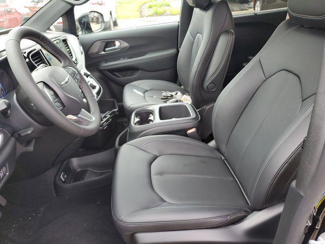 new 2025 Chrysler Pacifica car, priced at $43,995