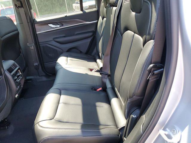 new 2025 Jeep Grand Cherokee car, priced at $48,995