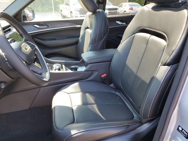 new 2025 Jeep Grand Cherokee car, priced at $48,995