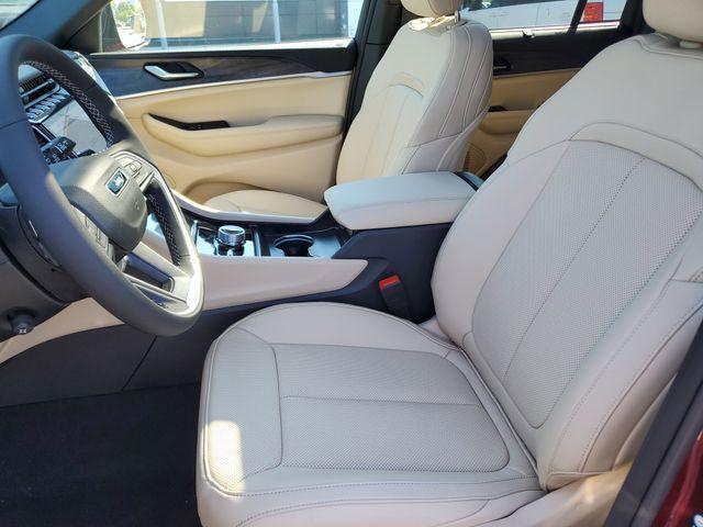 new 2025 Jeep Grand Cherokee car, priced at $48,995