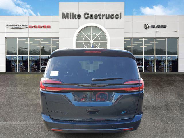 new 2025 Chrysler Pacifica Hybrid car, priced at $51,995