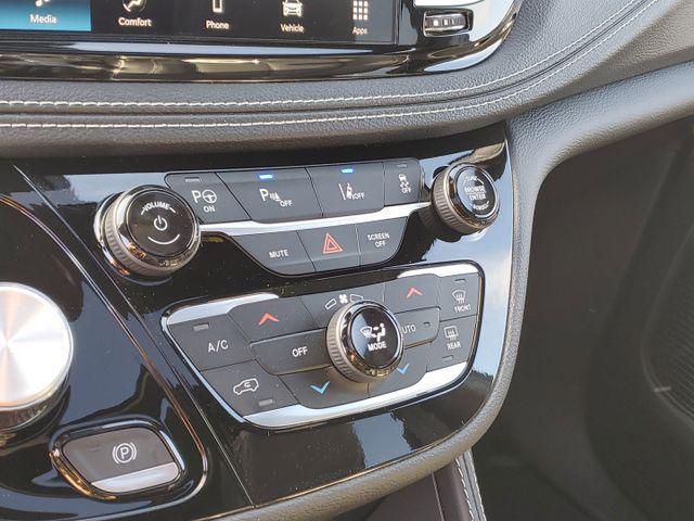 new 2025 Chrysler Pacifica Hybrid car, priced at $51,995