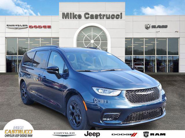 new 2025 Chrysler Pacifica Hybrid car, priced at $51,995