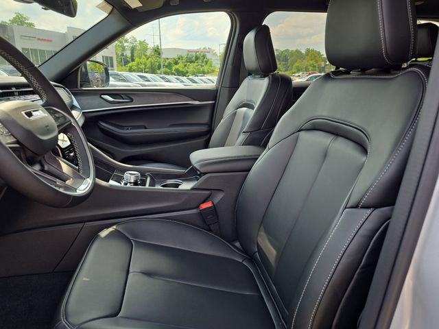 new 2025 Jeep Grand Cherokee car, priced at $44,995