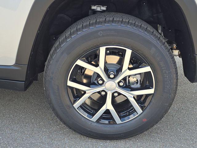 new 2025 Jeep Grand Cherokee car, priced at $44,995