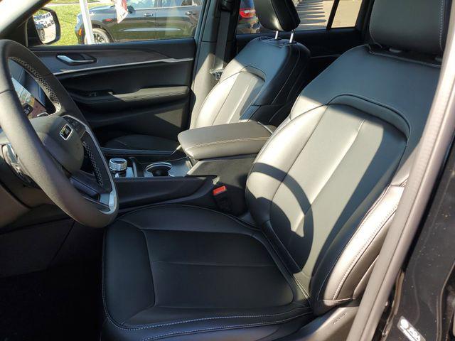 new 2025 Jeep Grand Cherokee car, priced at $44,995