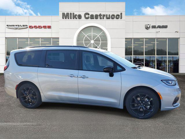 new 2026 Chrysler Pacifica car, priced at $45,245