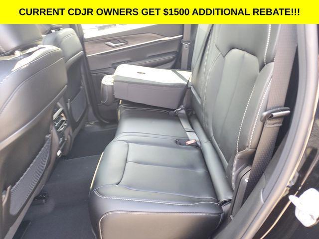 new 2025 Jeep Grand Cherokee car, priced at $41,495