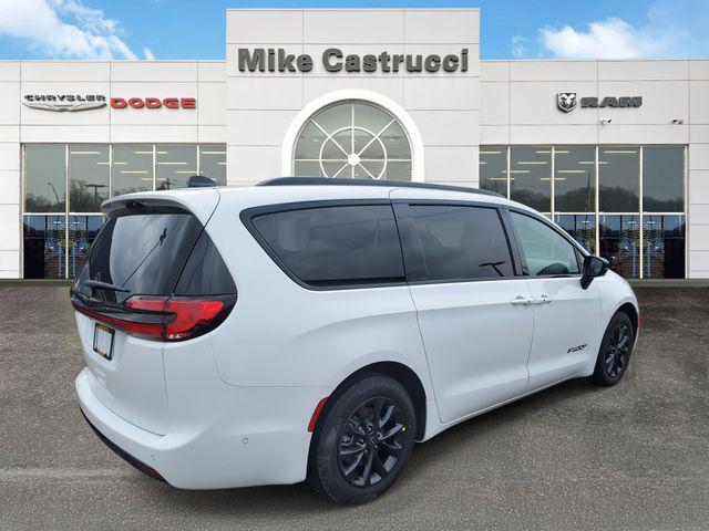 new 2025 Chrysler Pacifica car, priced at $43,995
