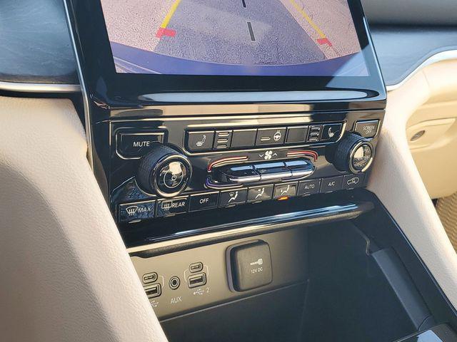 new 2025 Jeep Grand Cherokee car, priced at $42,911