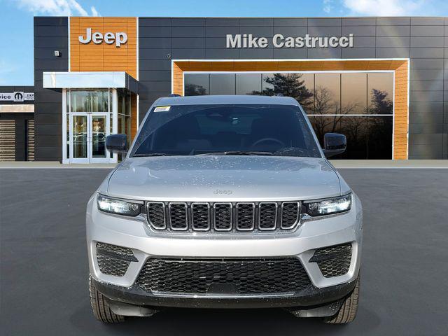 new 2025 Jeep Grand Cherokee car, priced at $38,995