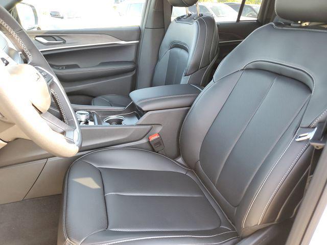 new 2025 Jeep Grand Cherokee car, priced at $50,995