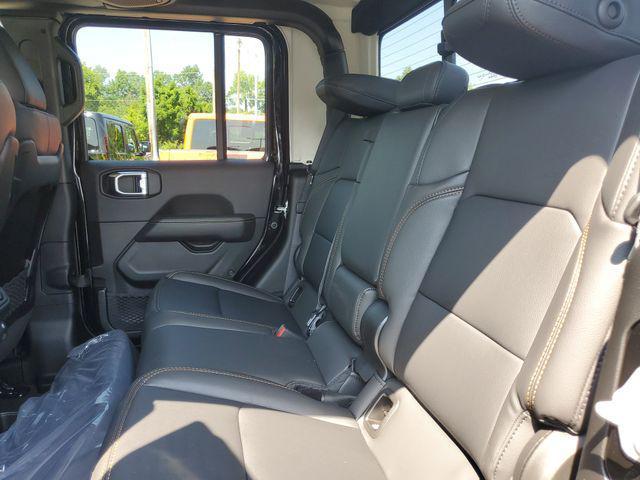 new 2025 Jeep Gladiator car, priced at $45,995