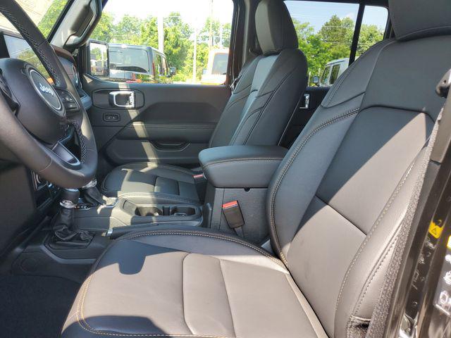 new 2025 Jeep Gladiator car, priced at $45,995