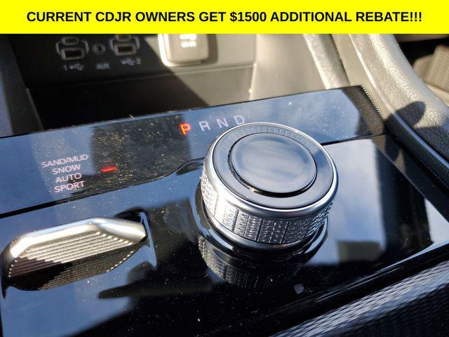 new 2025 Jeep Grand Cherokee car, priced at $43,995