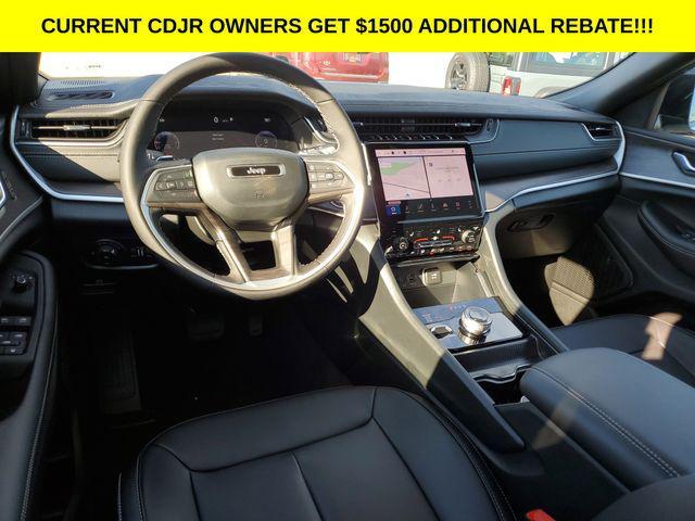 new 2025 Jeep Grand Cherokee car, priced at $43,995