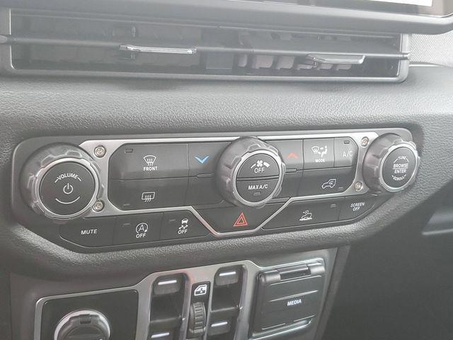 new 2025 Jeep Gladiator car, priced at $39,995