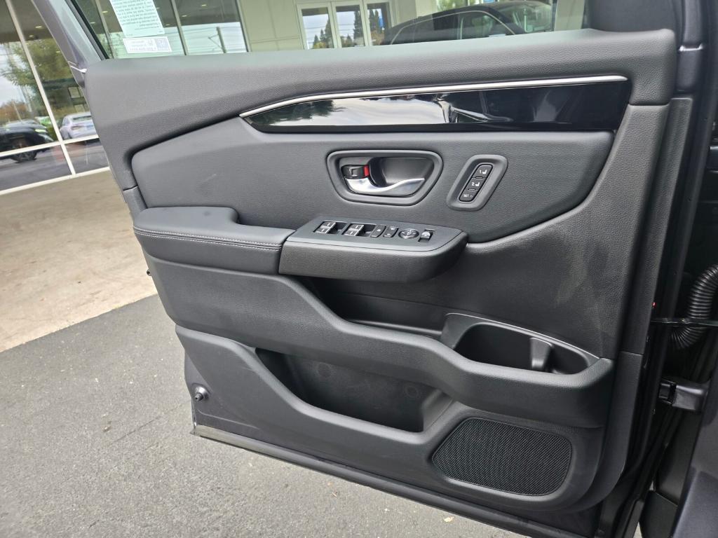 new 2025 Honda Pilot car, priced at $50,690