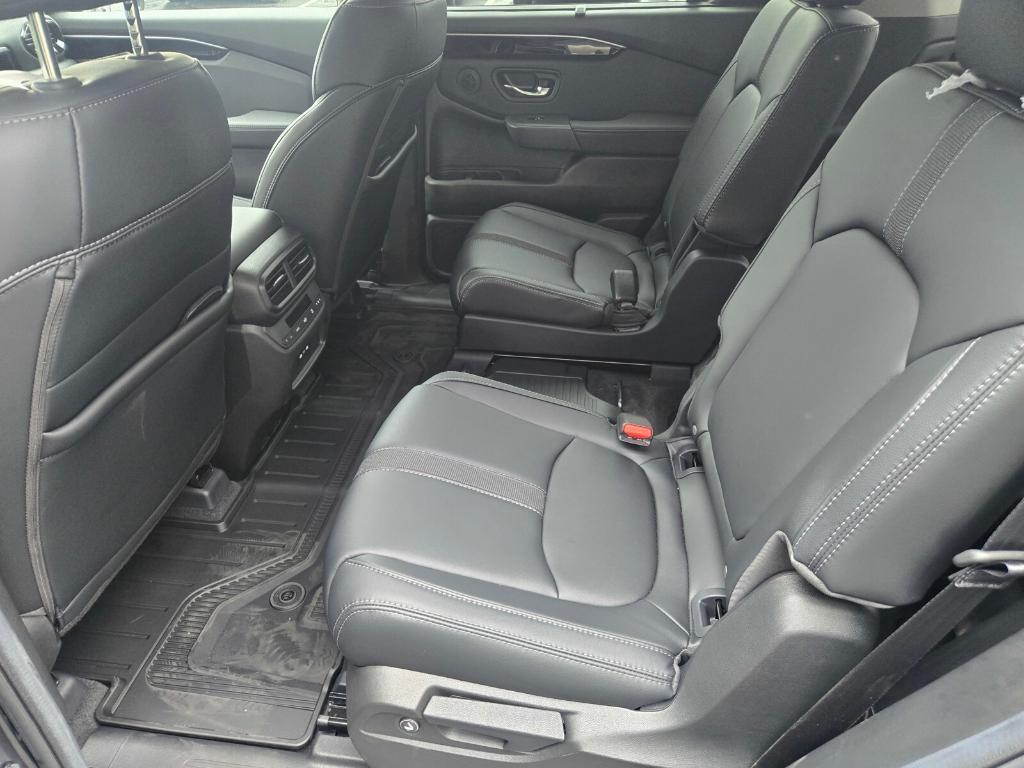 new 2025 Honda Pilot car, priced at $50,690