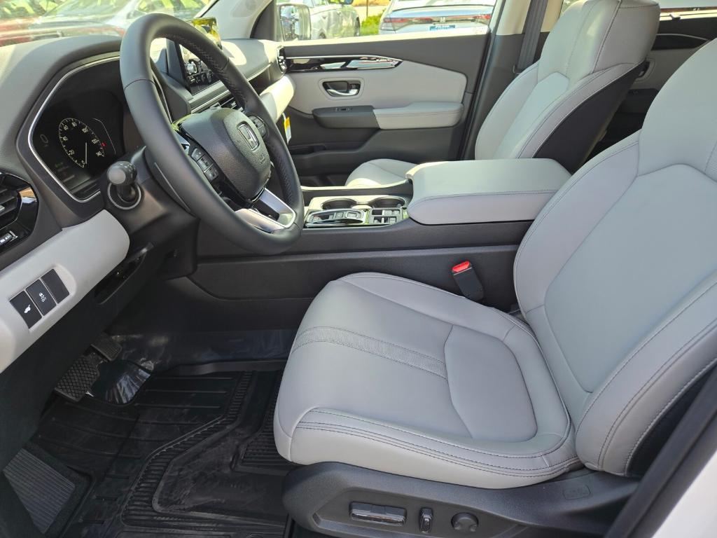 new 2025 Honda Pilot car, priced at $47,100