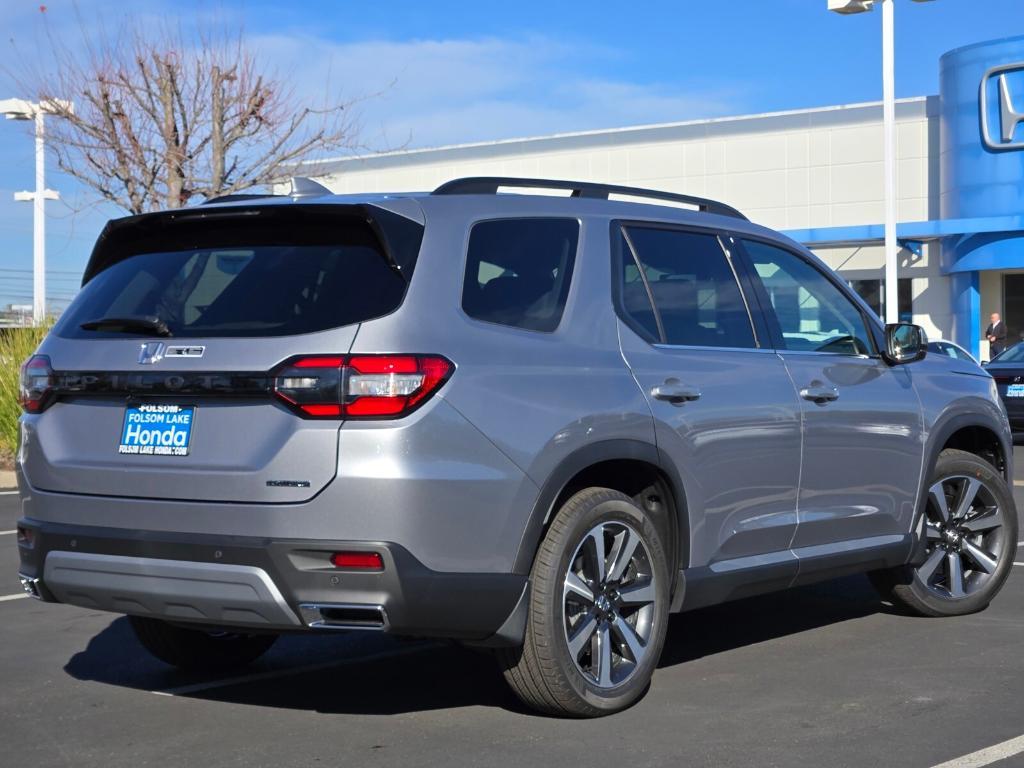 new 2025 Honda Pilot car, priced at $50,590