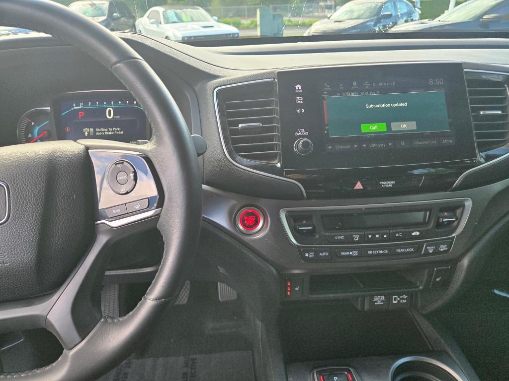 used 2022 Honda Pilot car, priced at $32,182