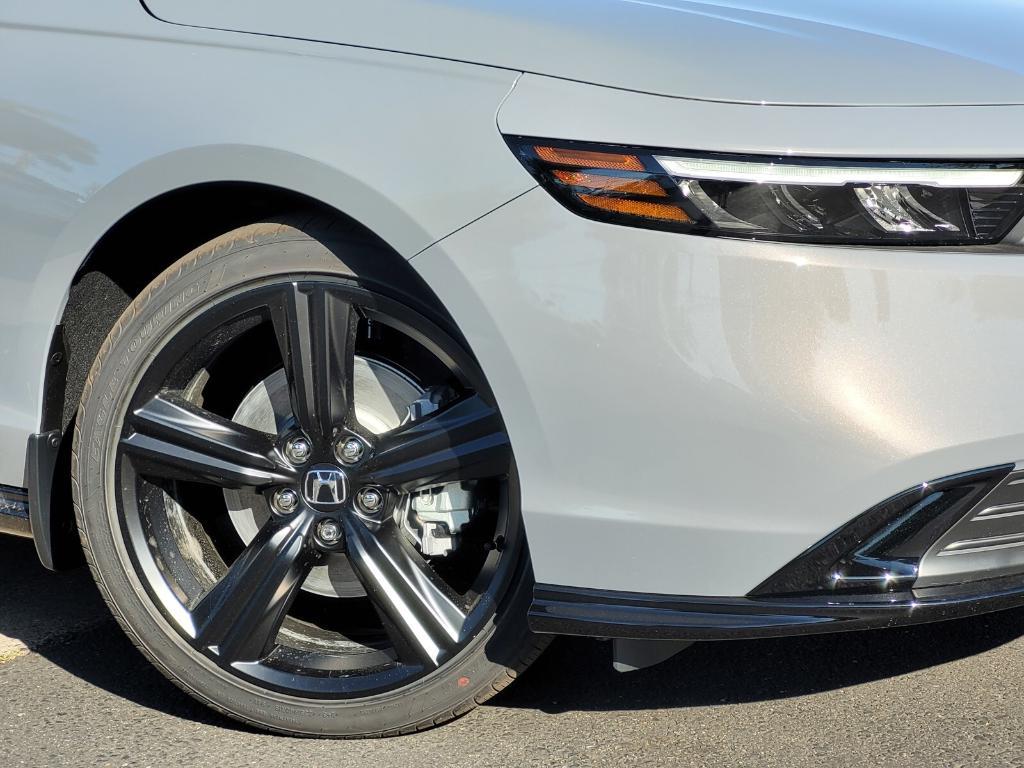 new 2025 Honda Accord Hybrid car, priced at $38,675