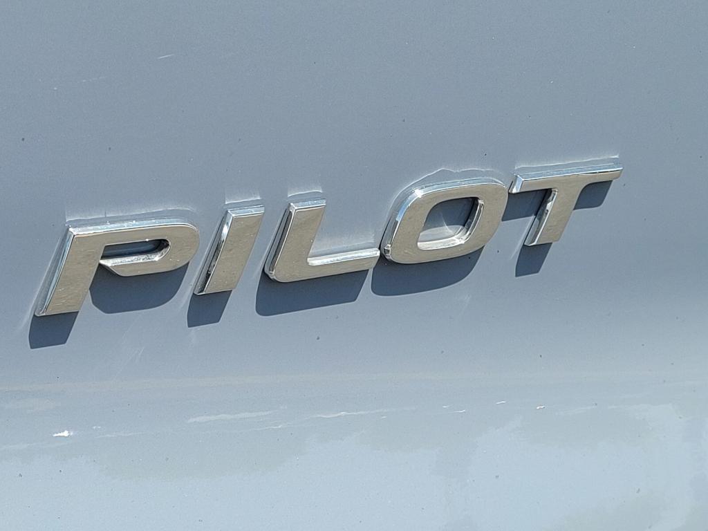 used 2022 Honda Pilot car, priced at $35,987