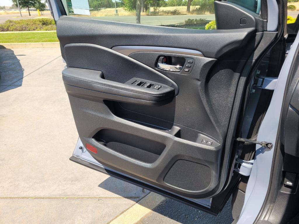 used 2022 Honda Pilot car, priced at $35,987