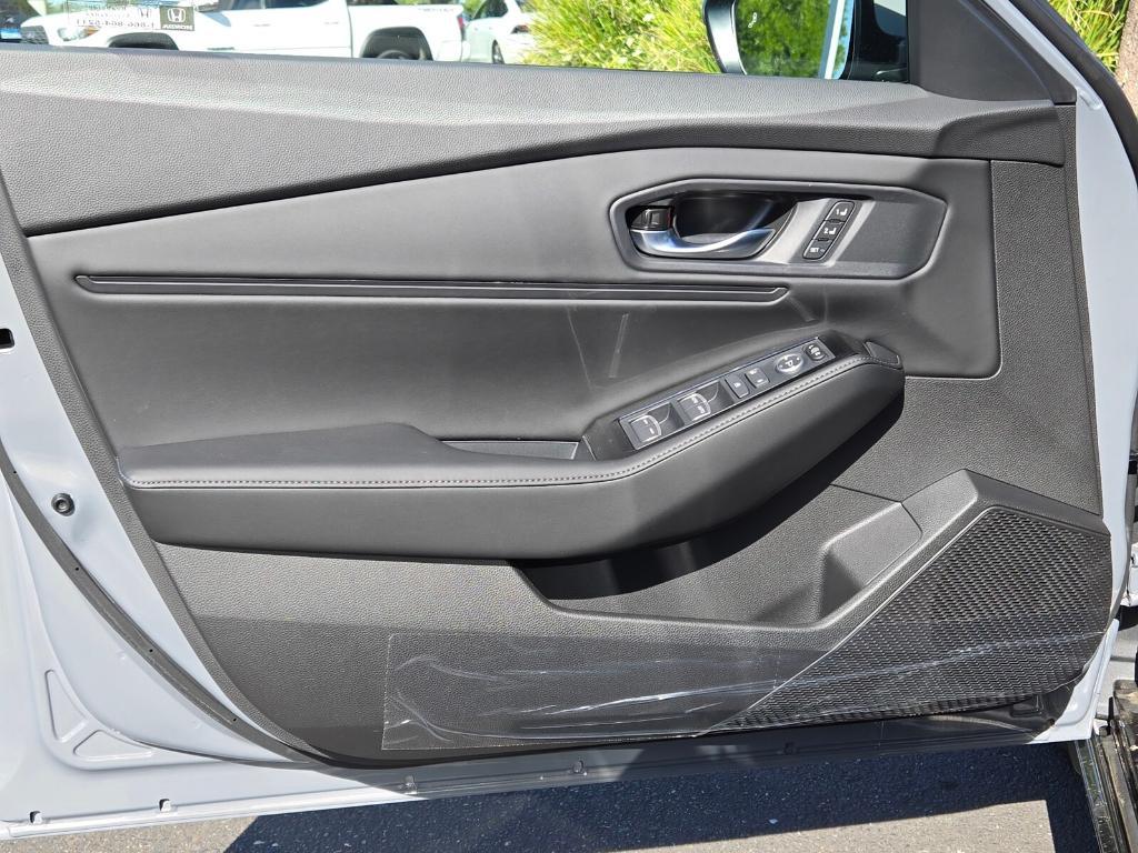 new 2025 Honda Accord Hybrid car, priced at $42,600