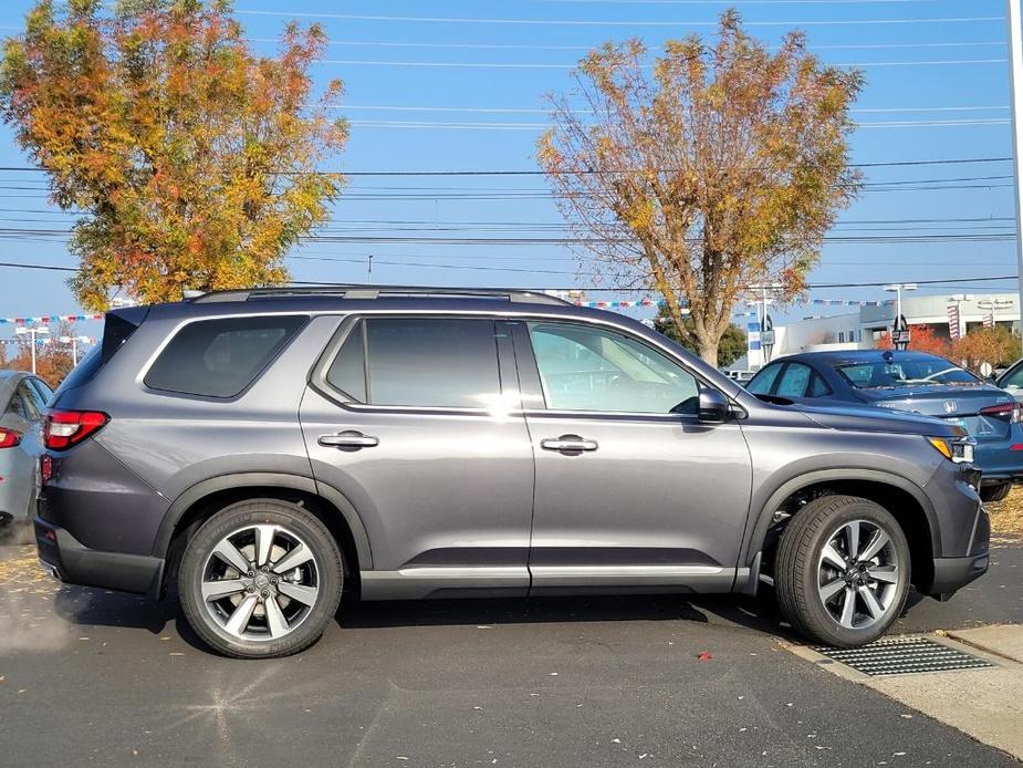 new 2025 Honda Pilot car, priced at $50,190