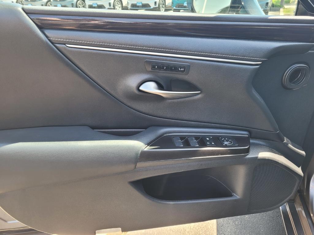 used 2019 Lexus ES 350 car, priced at $33,849