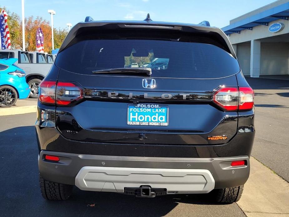 new 2025 Honda Pilot car, priced at $52,090