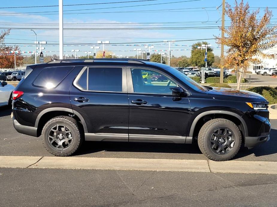 new 2025 Honda Pilot car, priced at $52,090