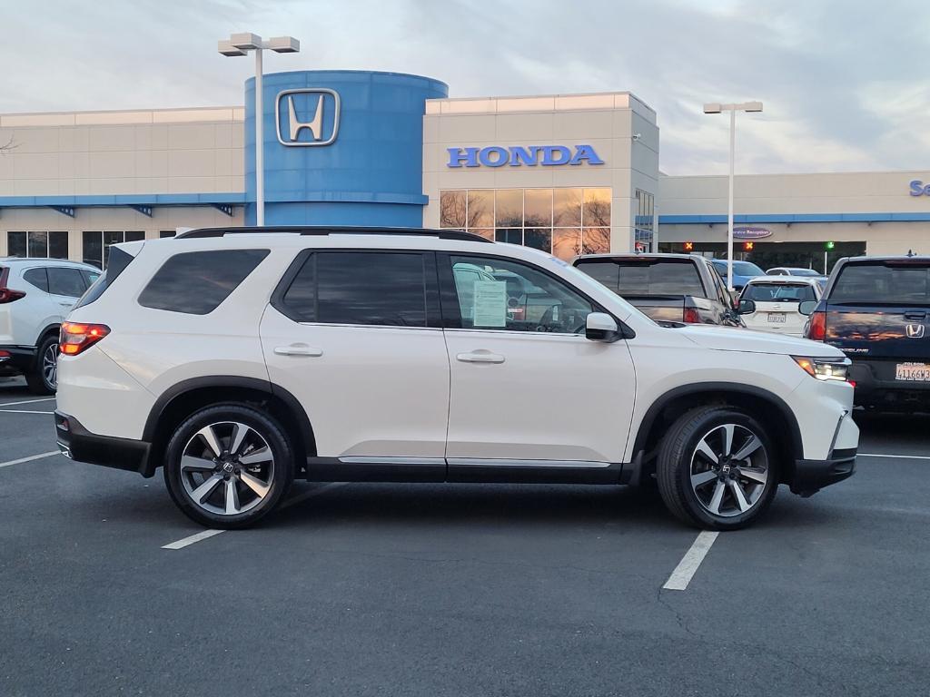 used 2024 Honda Pilot car, priced at $39,422