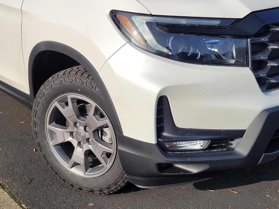 new 2025 Honda Passport car, priced at $48,585