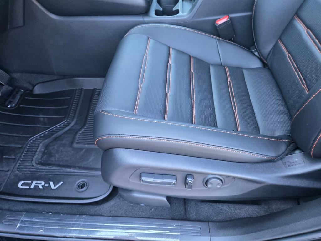 new 2026 Honda CR-V Hybrid car, priced at $43,370