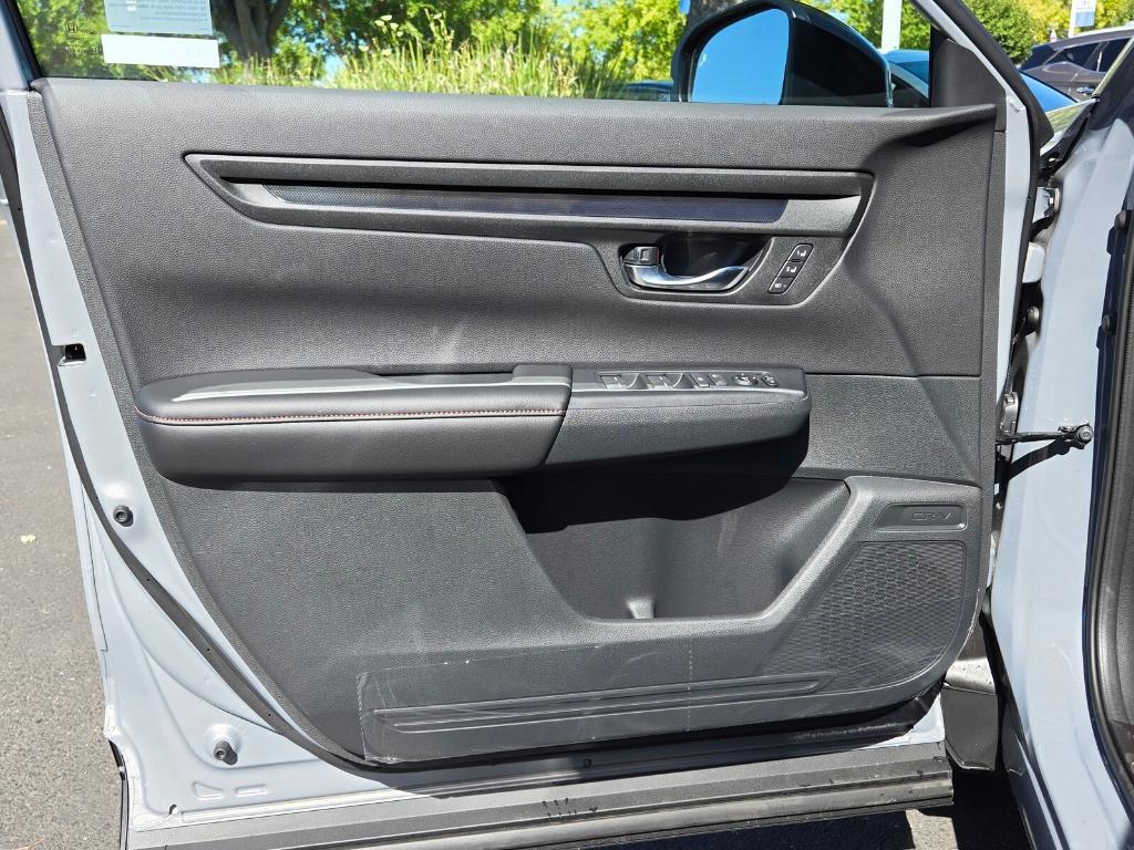 new 2026 Honda CR-V Hybrid car, priced at $43,825