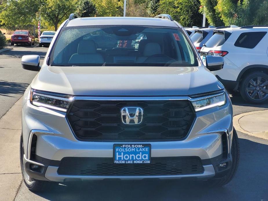 new 2025 Honda Pilot car, priced at $50,190