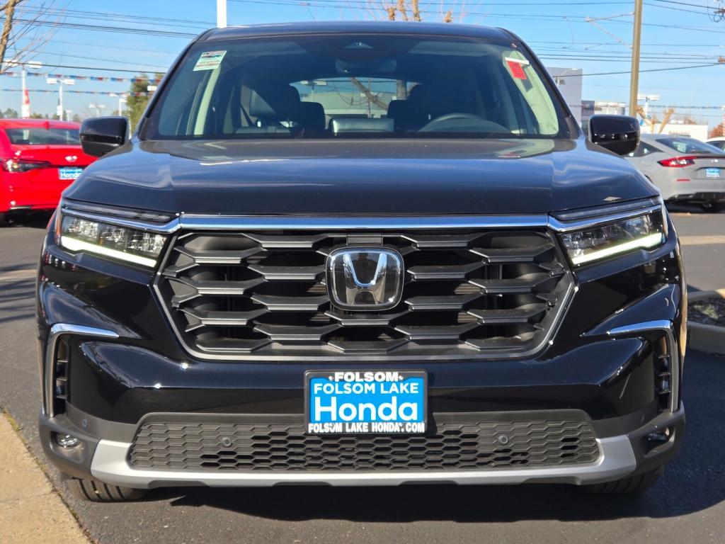 new 2025 Honda Pilot car, priced at $46,590