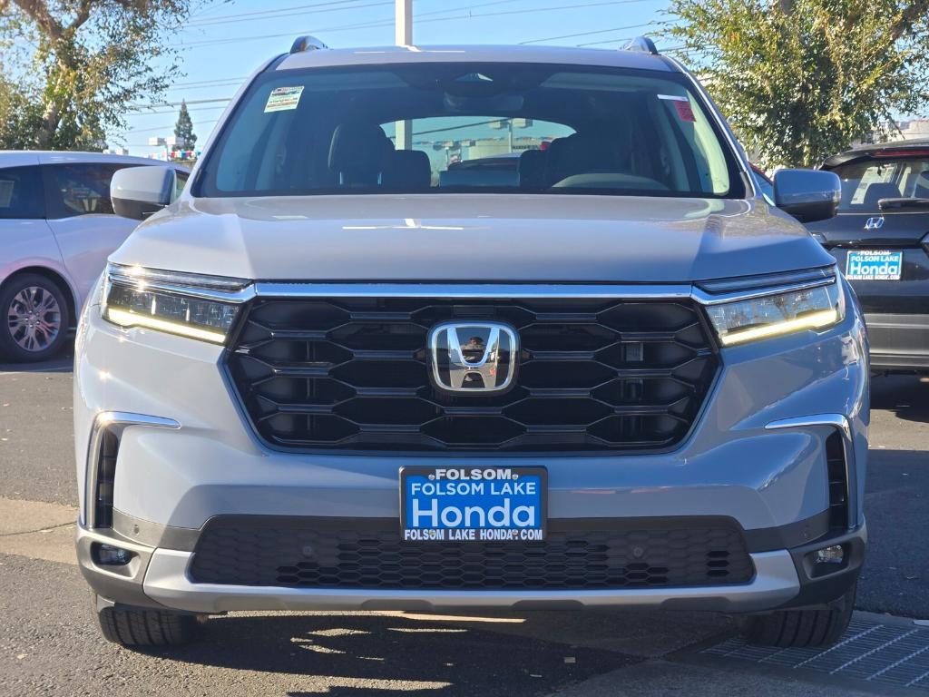 new 2025 Honda Pilot car, priced at $55,345