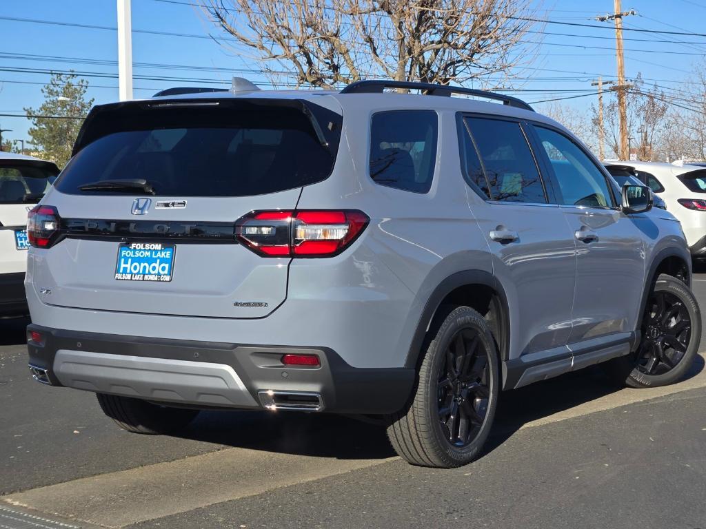 new 2025 Honda Pilot car, priced at $55,345