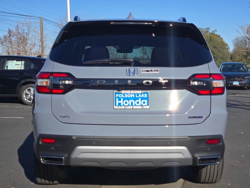 new 2025 Honda Pilot car, priced at $55,345