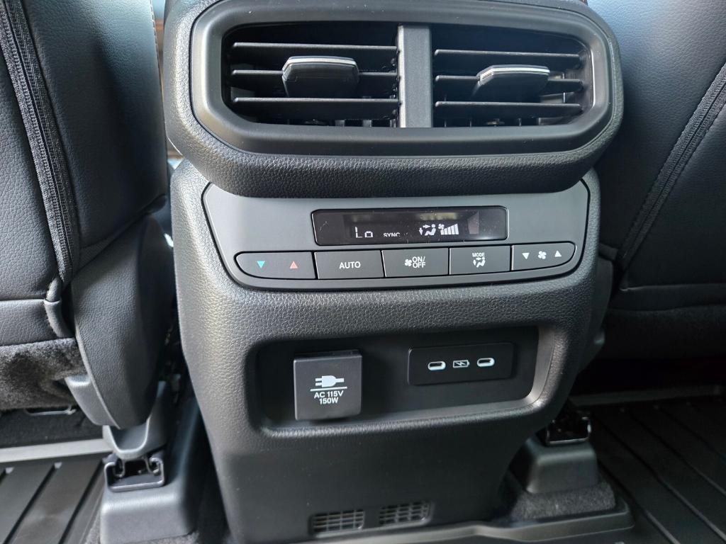 new 2025 Honda Pilot car, priced at $52,590