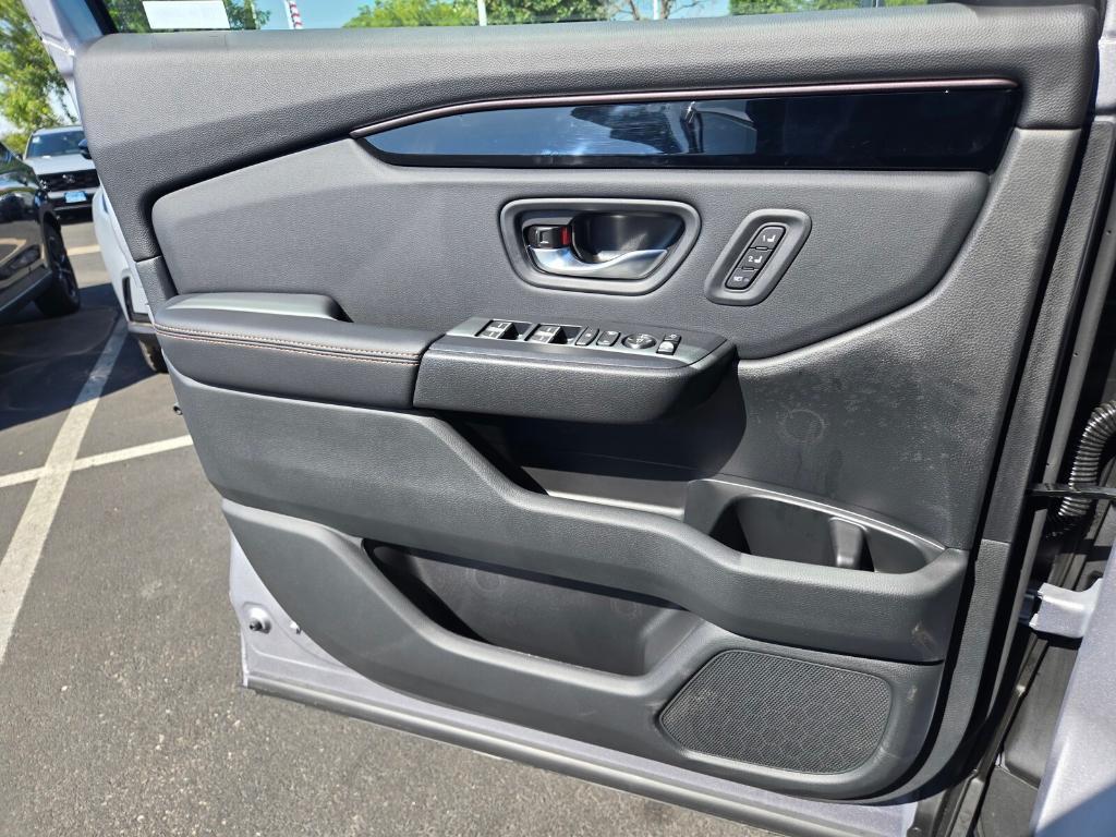 new 2025 Honda Pilot car, priced at $52,545