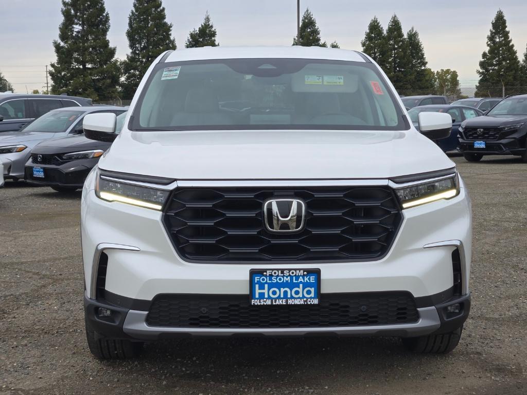 new 2025 Honda Pilot car, priced at $47,100