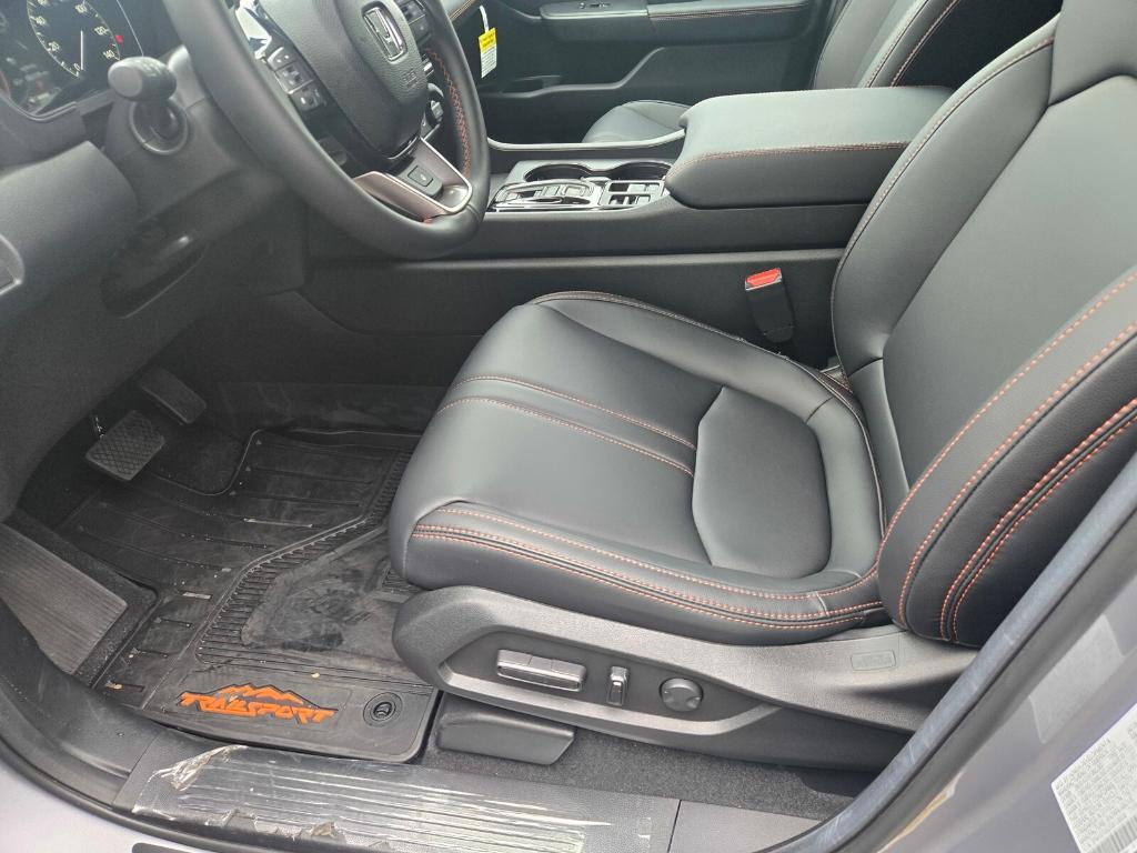 new 2025 Honda Pilot car, priced at $53,070