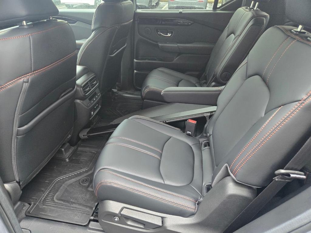 new 2025 Honda Pilot car, priced at $53,070