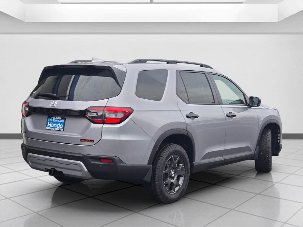 new 2025 Honda Pilot car, priced at $53,070