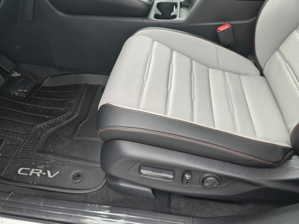 new 2026 Honda CR-V Hybrid car, priced at $45,850